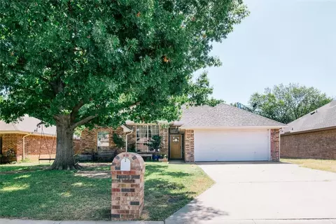 1024 Bayfield Dr, Denton, TX 76209