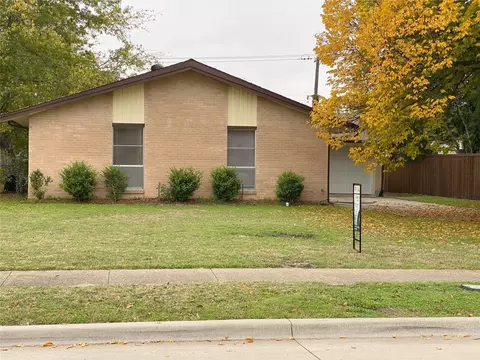 715 Pinehurst Dr, Richardson, TX 75080