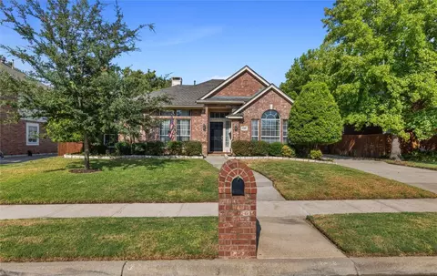 8409 Grand View Dr, North Richland Hills, TX 76182