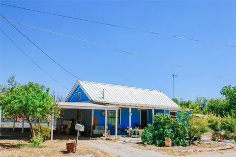 314 W 4th St, Coleman, TX 76834