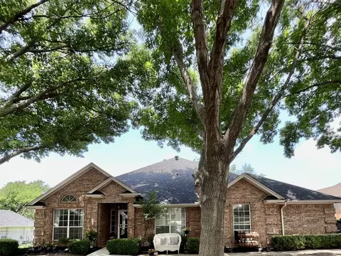 8517 Hidden Meadow Dr, Fort Worth, TX 76179