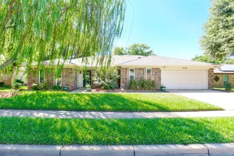 3713 Windomere Dr, Bedford, TX 76021