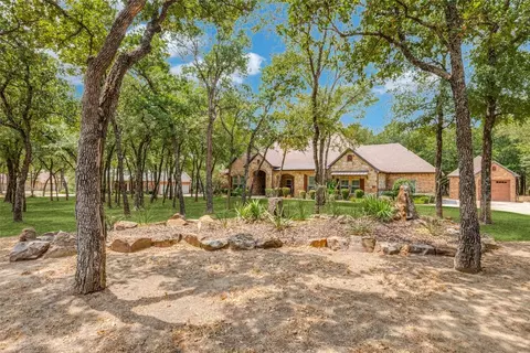 9456 Oak Meadow Ln, Pilot Point, TX 76258