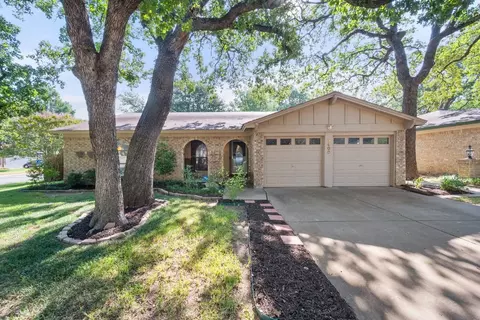 3900 Woodruff Ct, Arlington, TX 76017