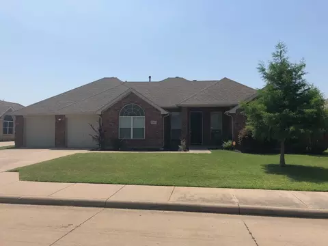 305 Castle Hill Dr, Burleson, TX 76028