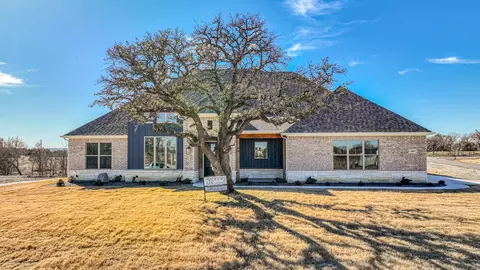 1001 Deer Island Ct, Azle, TX 76020