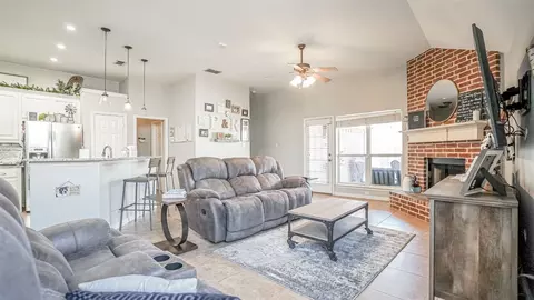 210 Wayne Dr, Aledo, TX 76008