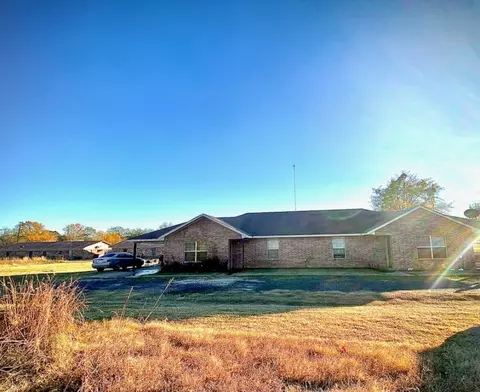 302 N Cedar St, Van, TX 75790