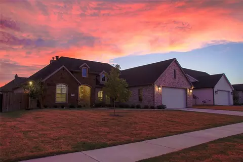 904 Bent Wood Ln, Cleburne, TX 76033