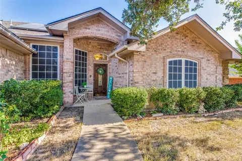 1261 Cross Creek Dr, Kennedale, TX 76060