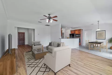 102 Water Oak Ln, Weatherford, TX 76086