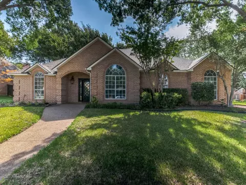 8308 Thornhill Dr, North Richland Hills, TX 76182