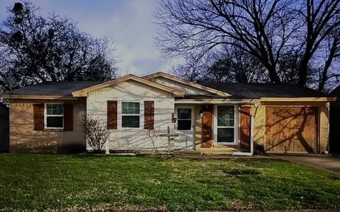 542 Summit Ridge Dr, Duncanville, TX 75116