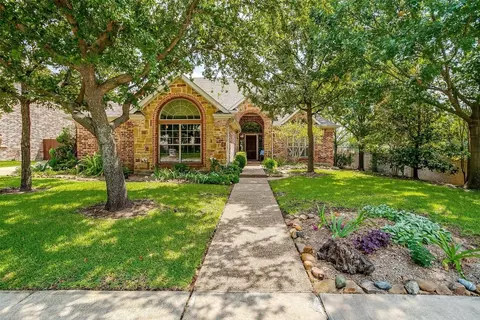7800 Shady Oaks Dr, North Richland Hills, TX 76182
