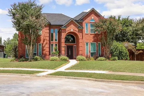 2206 Country Hollow Ln, Garland, TX 75040