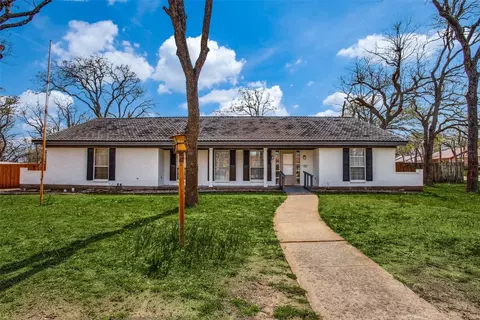 211 Shelmar Dr, Euless, TX 76039