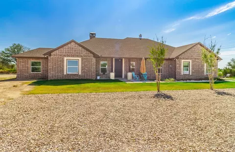 1000 Justin Dr, Springtown, TX 76082