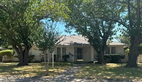 4030 Oak Arbor Dr, Dallas, TX 75233