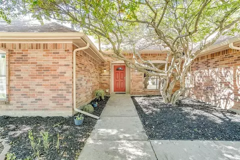 456 Meadowhill Dr, Benbrook, TX 76126