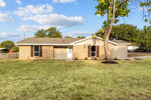 200 Gordon Dr, Azle, TX 76020