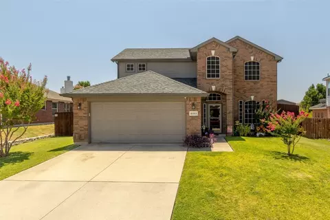 10413 Nelson Dr, Benbrook, TX 76126