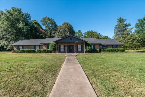 7310 Whippoorwill Dr, Paris, TX 75462