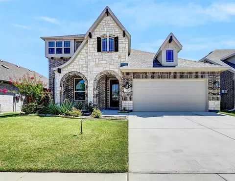 521 Tradewind Dr, Fort Worth, TX 76131