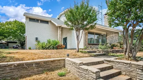 1502 Live Oak Dr, Lewisville, TX 75067