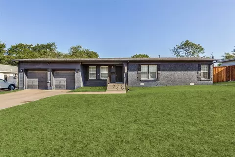 2016 Grandview Dr, Fort Worth, TX 76112