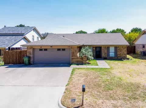 218 Kalmia Dr, Arlington, TX 76018