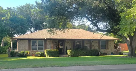 327 Dalton Dr, Desoto, TX 75115