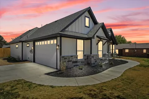 1301 Bradley Ct, Cleburne, TX 76033