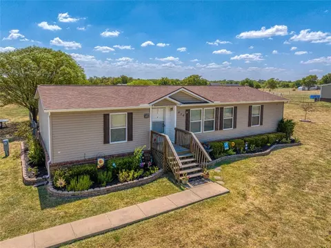 410 Stetson Dr, Southmayd, TX 76268