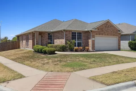 6501 Payton Dr, Fort Worth, TX 76131