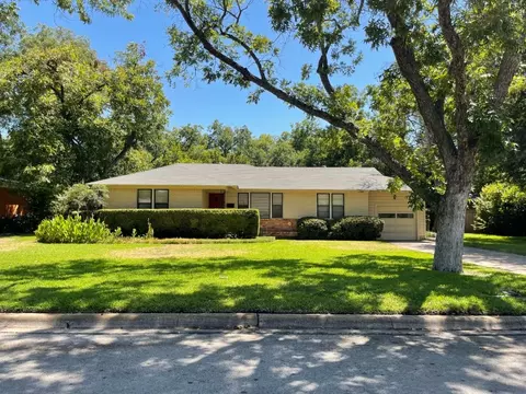 1204 Brittany Ln, Arlington, TX 76013