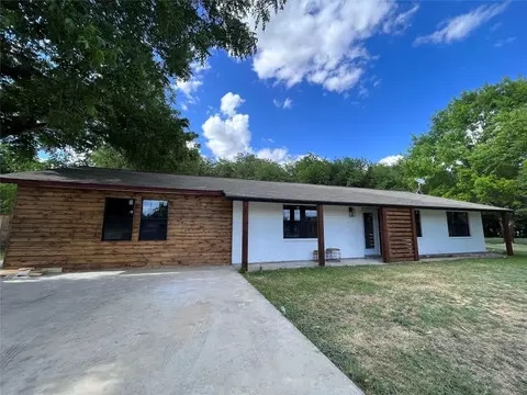 105 Fox Creek Dr, Comanche, TX 76442