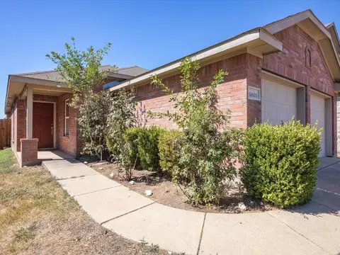 5805 Parkview Hills Ln, Fort Worth, TX 76179
