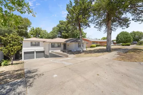 1421 Autumn Leaves Trl, Dallas, TX 75241