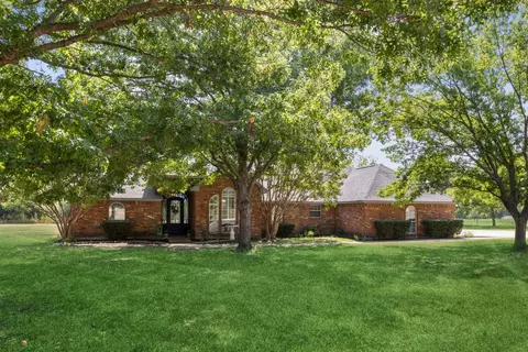 610 Fairbrook Dr, Lucas, TX 75002