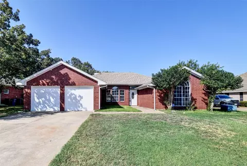 511 Coker Valley Dr, Kennedale, TX 76060