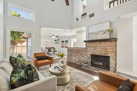 2111 Holly Hill Ln, Carrollton, TX 75007