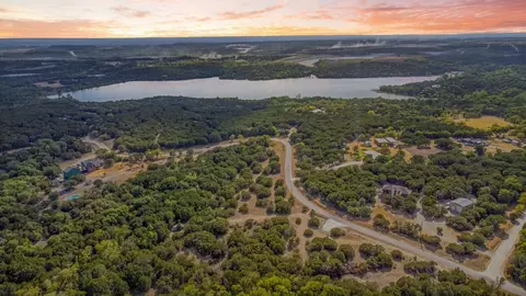 8702 Lakeview Dr, Cleburne, TX 76033