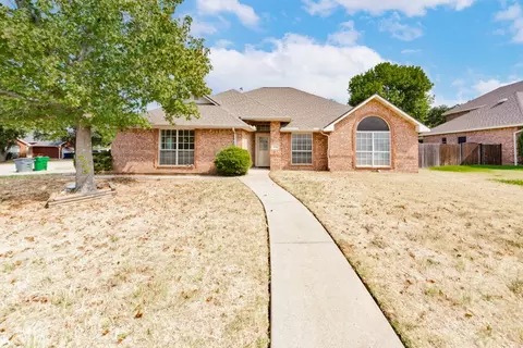 1708 Meadowbrook Ct, Decatur, TX 76234