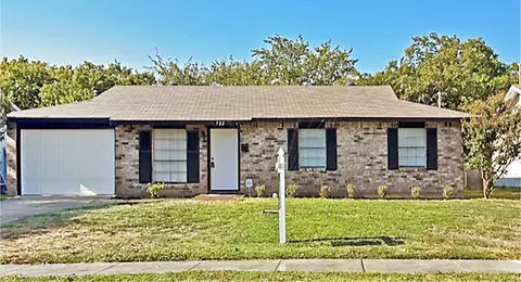 722 W Grenoble Dr, Grand Prairie, TX 75052