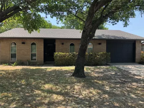 305 Campfire Dr, Grand Prairie, TX 75052