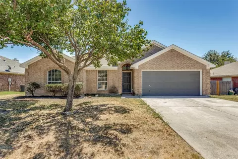 417 Willowstone Trl, Saginaw, TX 76179