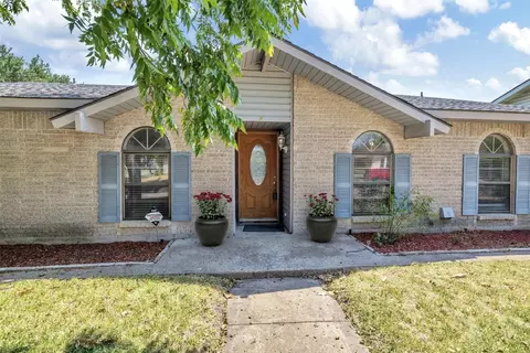 2706 Pinewood Dr, Garland, TX 75044