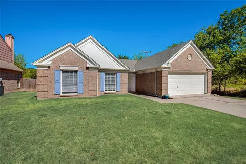 7000 Thomas Pl, Watauga, TX 76148
