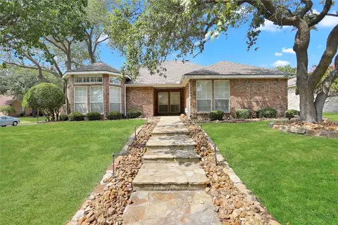8713 Greentree Dr, Rowlett, TX 75088