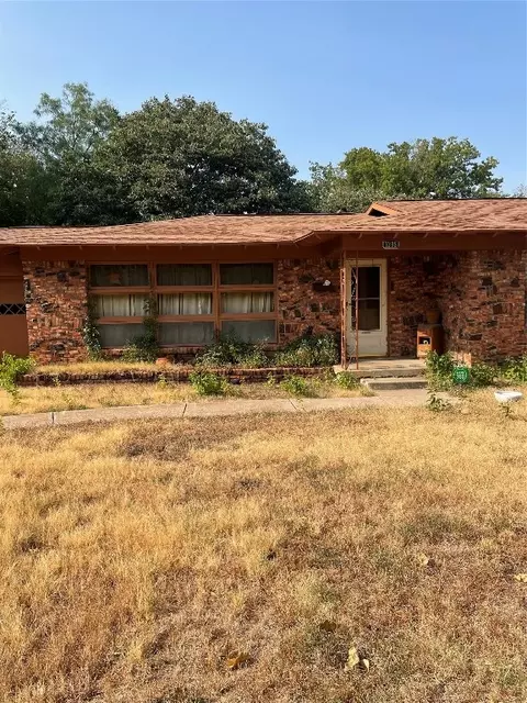 7305 Deville Dr, North Richland Hills, TX 76180